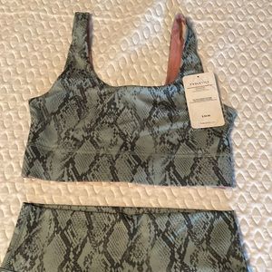 Medium impact sports bra with tags with matching leggings